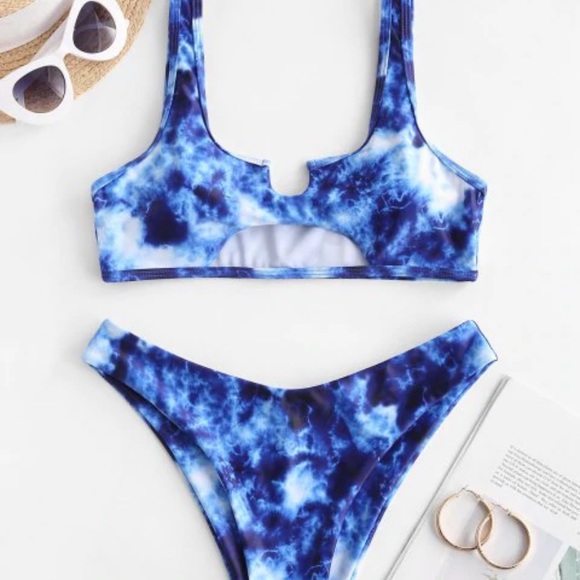 Bikini - Picture 2 of 2